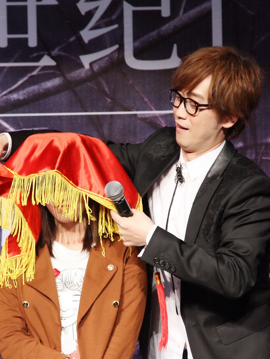 写一篇关于周传雄的文章