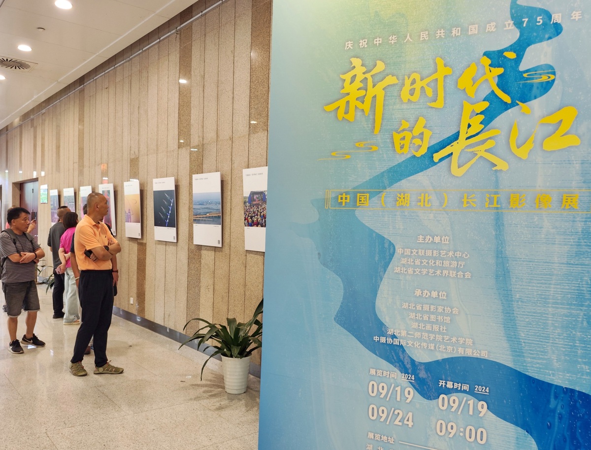 现在需要你写周报具体写周报内容如下写一篇关于收看大型原创实景式移动思政节目为时代育新人之《新时代博物志》的观后感不少于300字