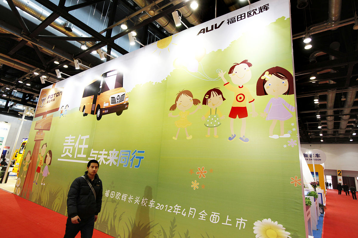 写个关于死亡的故事在一个小村庄里有一个老人他的名字叫做阿尔伯特。他是一个非常有智慧的人他总是能够给人们提供最好的建议和指导。他的家人和邻居们都非常尊重他他们都认为他是村里最有价值的人。然而有一天阿尔伯特突然感到身体不适。他开始感到头晕眼花他的呼吸也变得越来越困难。他的家人和邻居们都非继续