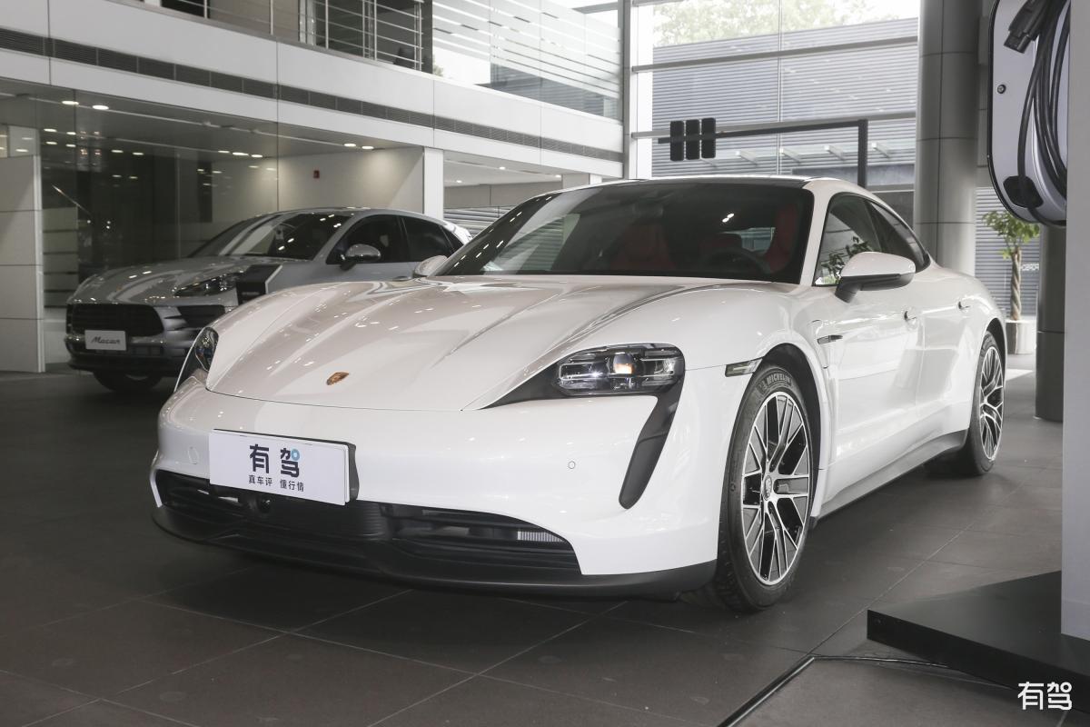 保时捷Panamera 3.6L新车型亮相北京车展，动力升级颜值提升