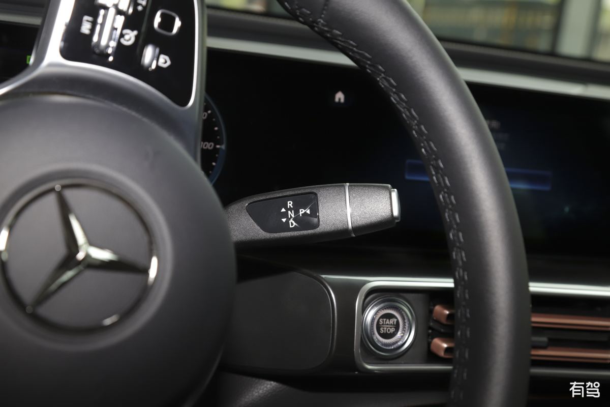 奔驰R级车道保持功能升级：地点、费用和流程