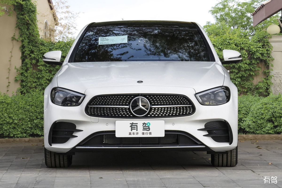 奔驰,奔驰e级,2022款 e 300 l 运动尊贵型