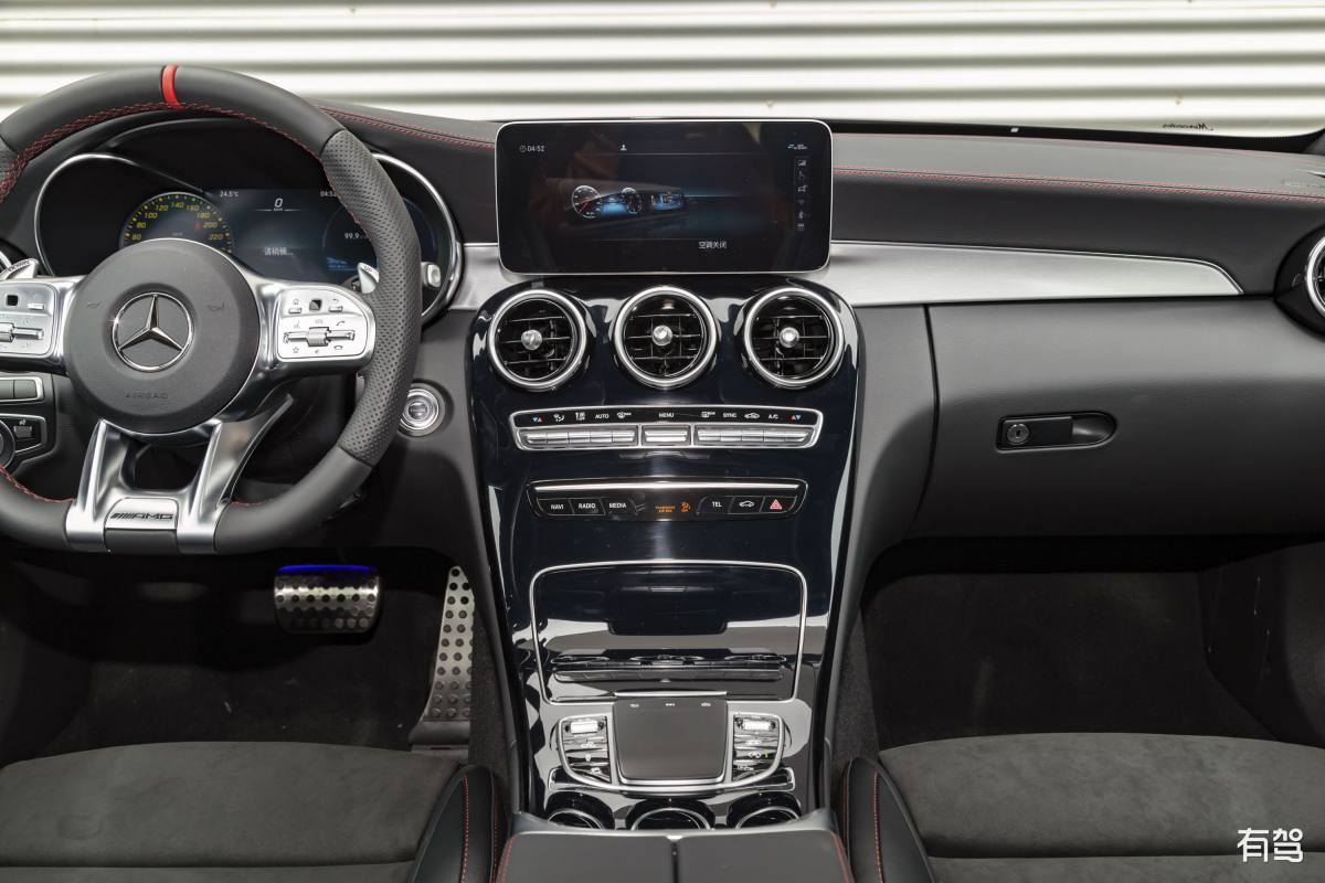 梅赛德斯奔驰GLC：豪华SUV，品质、舒适、安全兼备