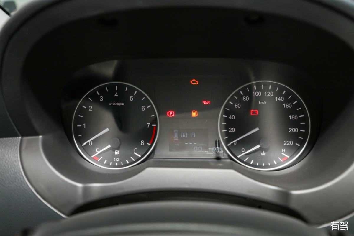 长安CX30仪表盘维修价格：从500元到2000元不等