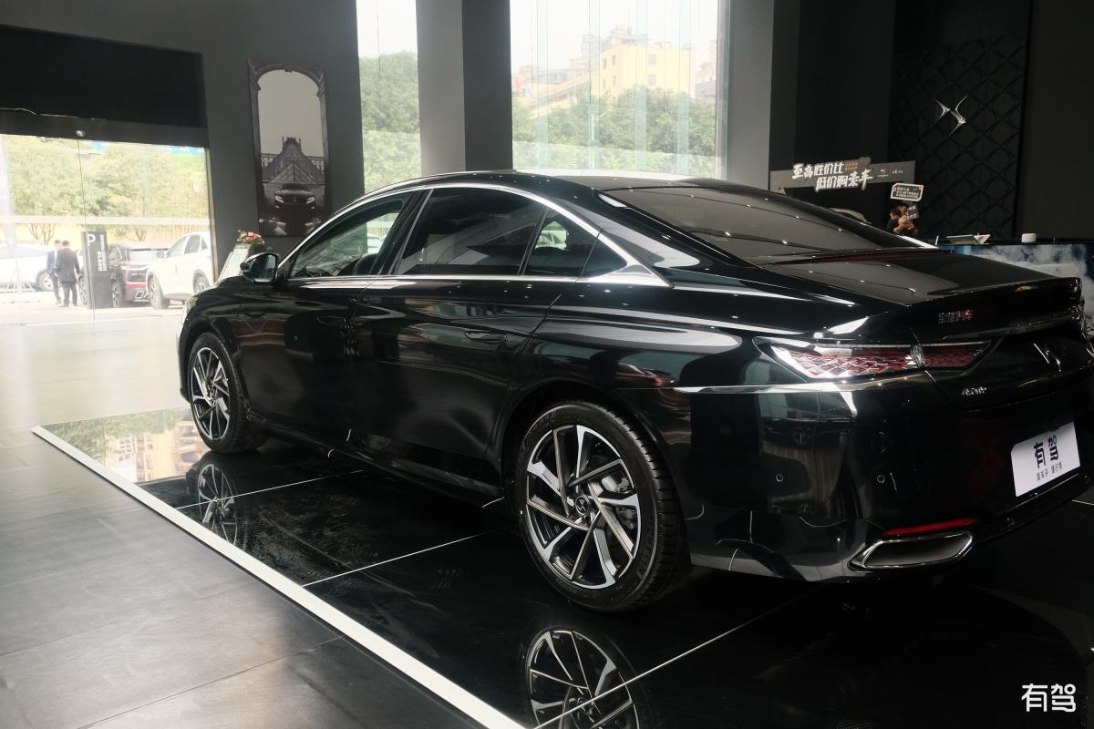 钢琴黑外观 -  优雅与精致的完美融合