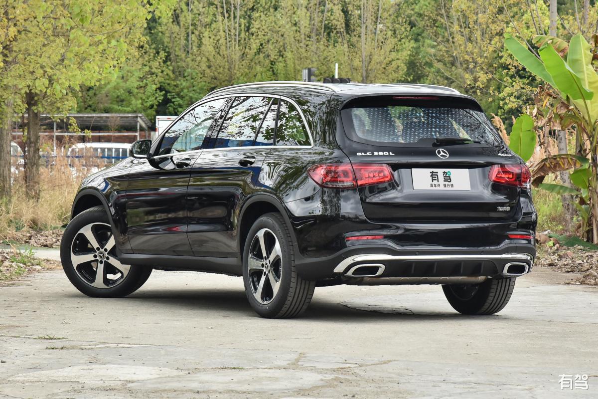 写一个2023款宝马X3对比奔驰GLC的优势对话