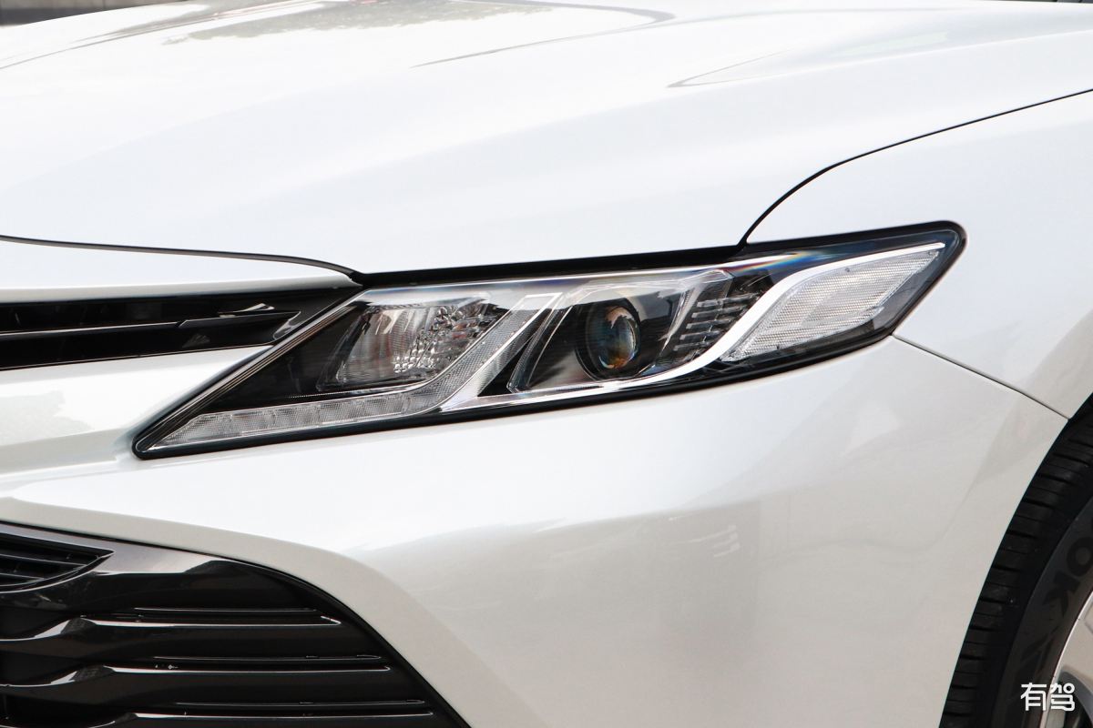 title 81110-06470 Headlamp Assy RH For Toyota Camry aftermarket auto parts根据title写一段产品介绍需要包括oe号