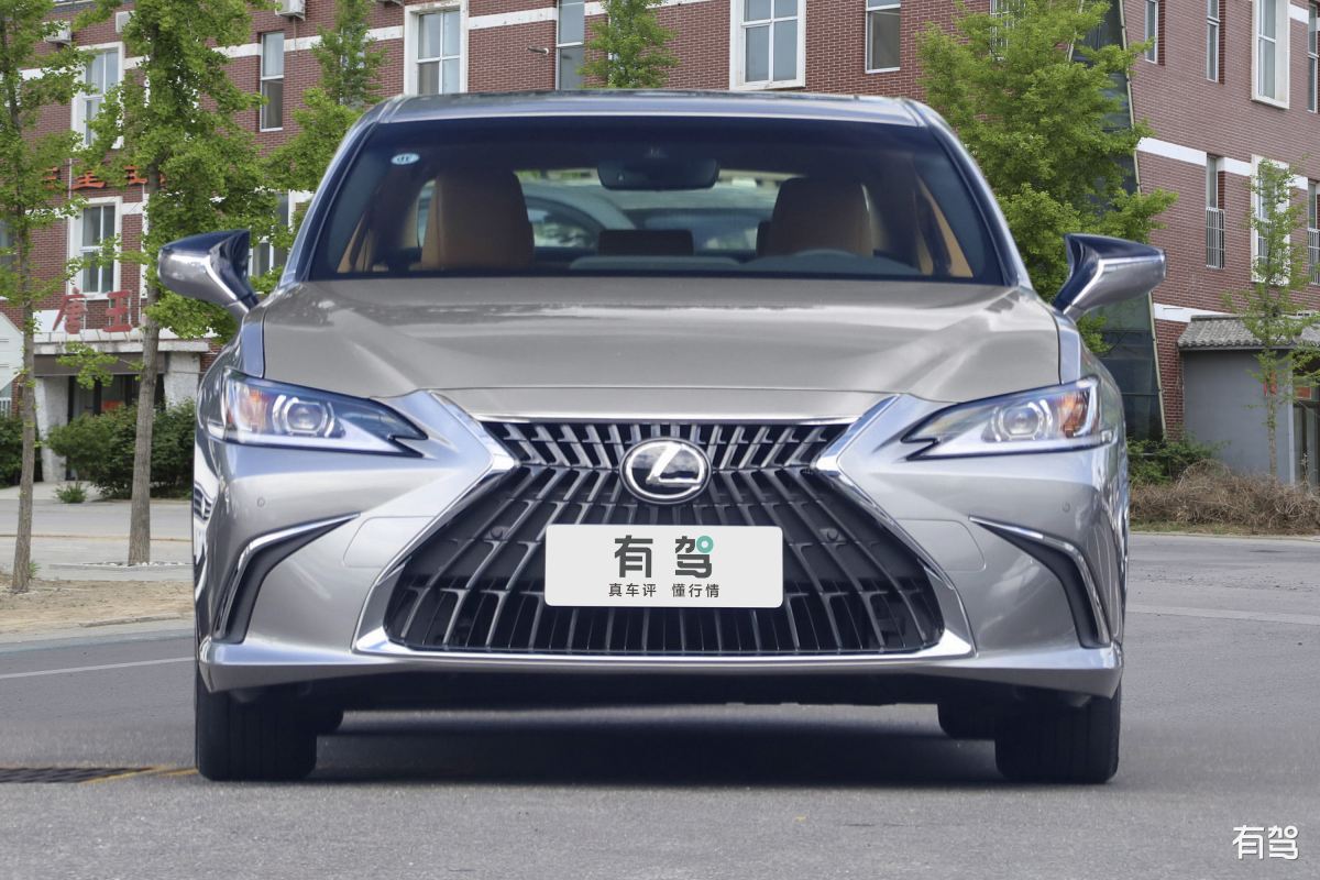 雷克萨斯汽车国内外发展历程一千字