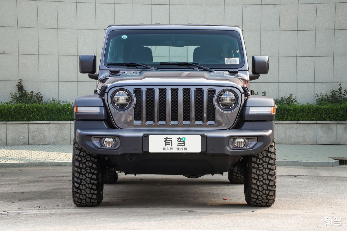 达尔优牧马人各代的重量Jeep Wrangler各代的重量如下：1 第一代1987-1995 1555至1760千克2 第二代1996-2006 1515至1875千克3 第三代2007-2018 1635至1968千克4 第四代2018至今 1861至2027千克注：具体的重量可能因车型、配置等因素而有所不同。继续