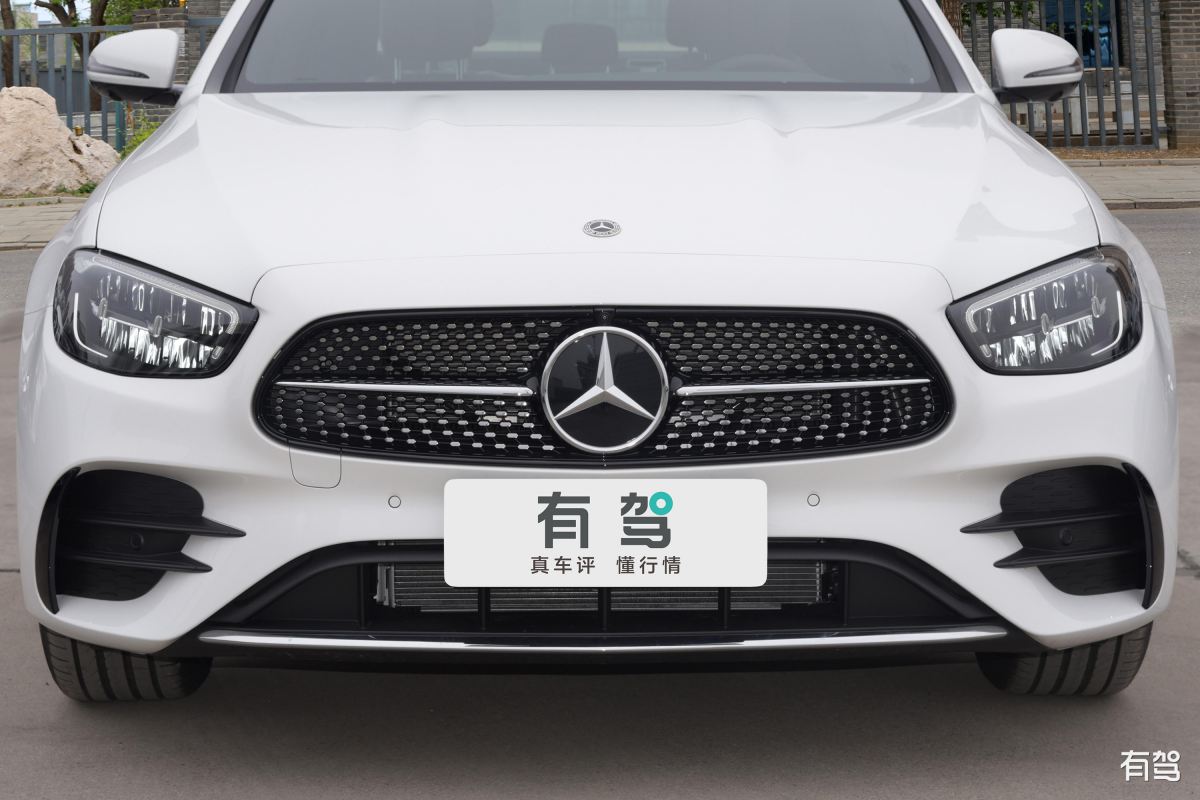 奔驰,奔驰e级,2022款 改款 e 300 l 运动时尚型