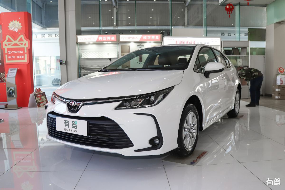 丰田卡罗拉：全面解析热门车型 - 历史、配置、驾驶体验、保养等