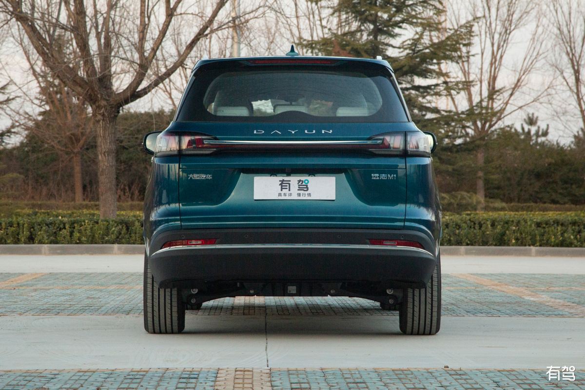 macbook pro m1 与 macbook air m1 同样的配置为什么不同的价格具体有什么区别？