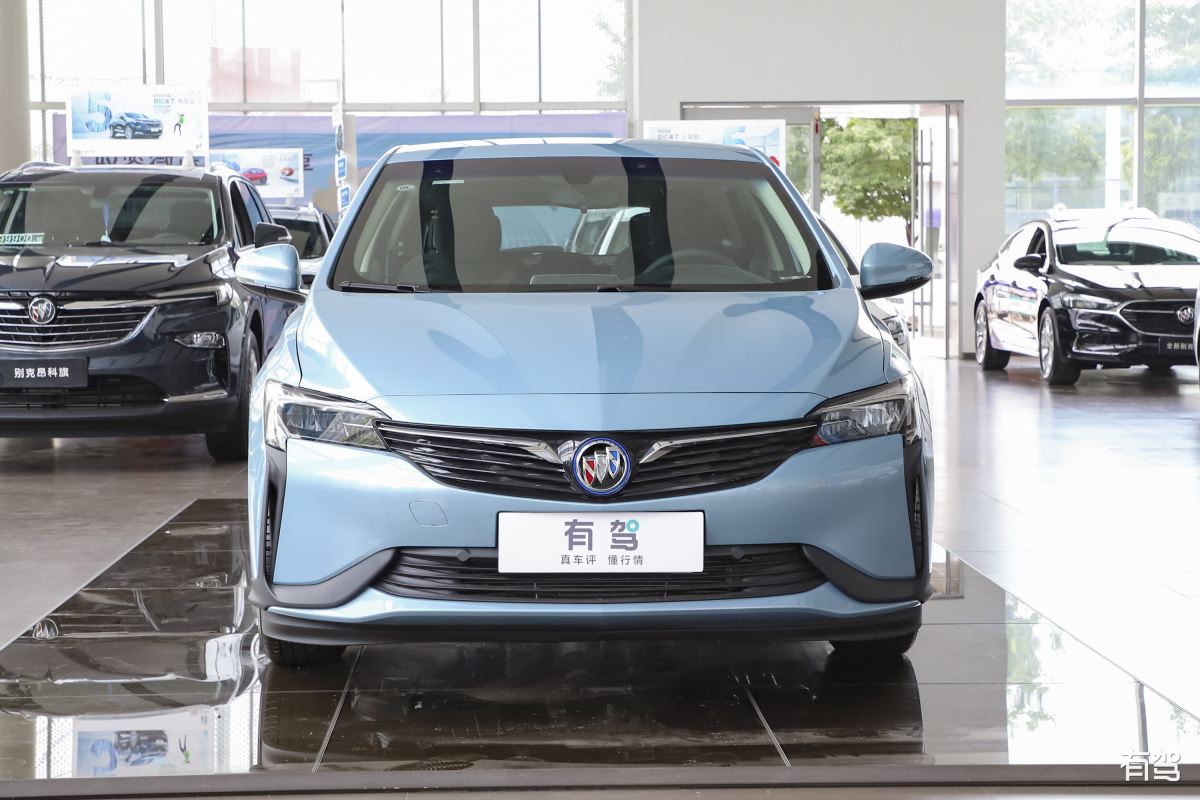 别克E5 评测：紧凑型轿车，家用代步首选
