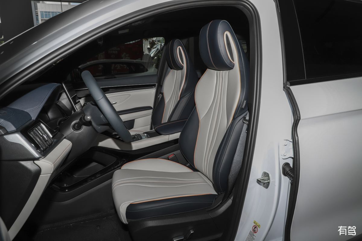 9月曝光的雷诺梅甘娜设计草图：全新设计，科技与环保并重