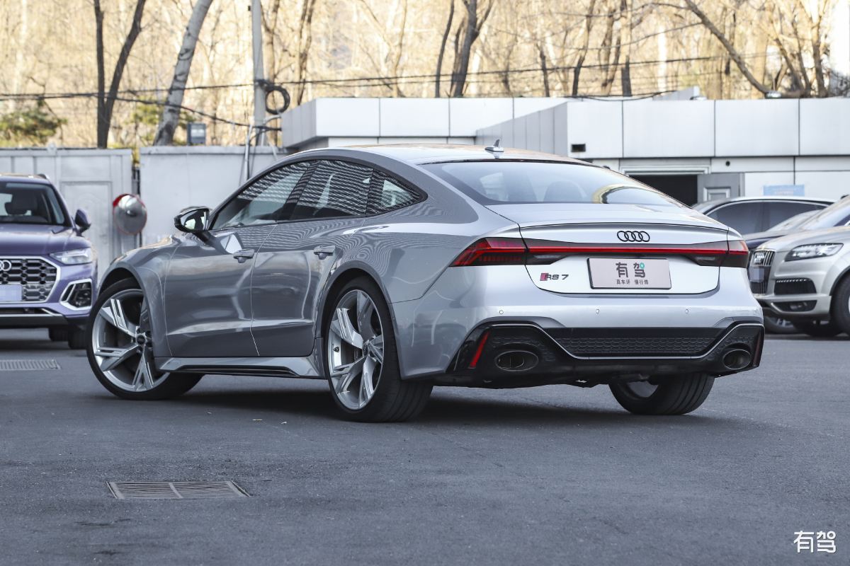 奥迪RS系列：高性能跑车，极致驾驶体验
