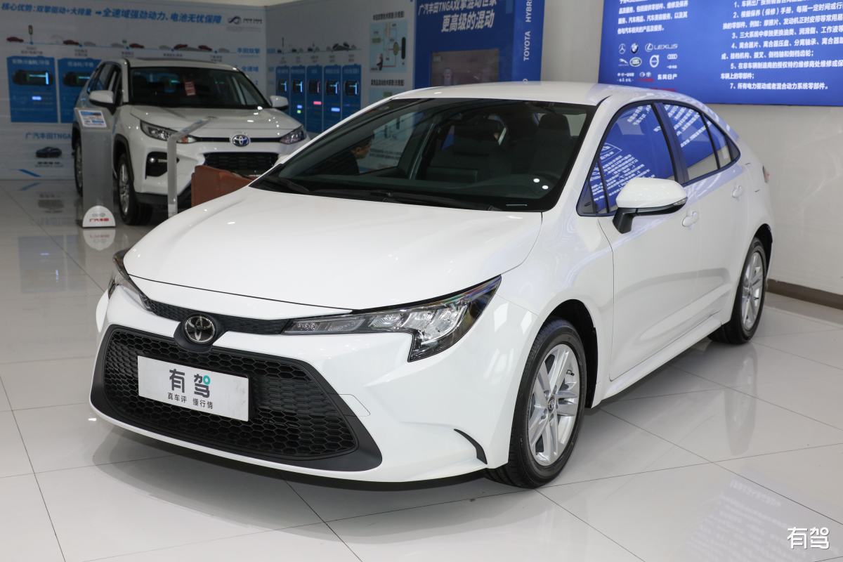 雷凌的后杠带漆吗