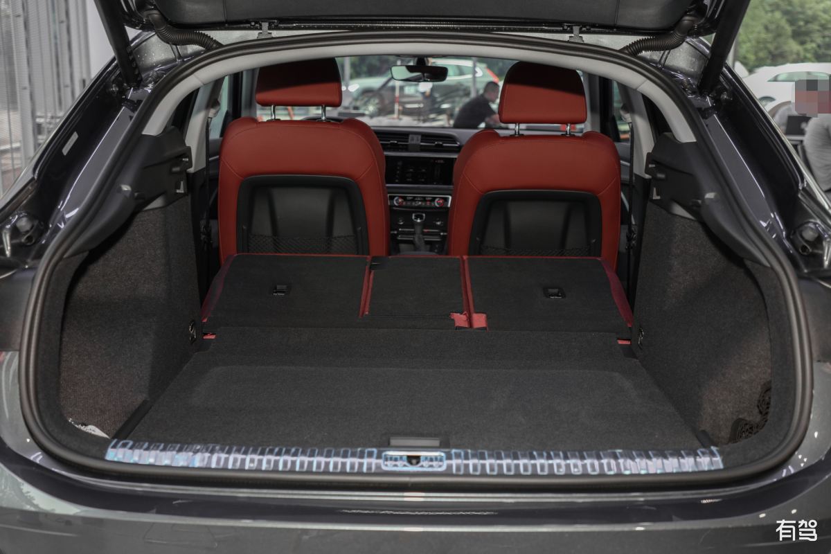 余秋雨笔体：回顾往昔，美好生活得来不易，人生畅想 - 6000字散文