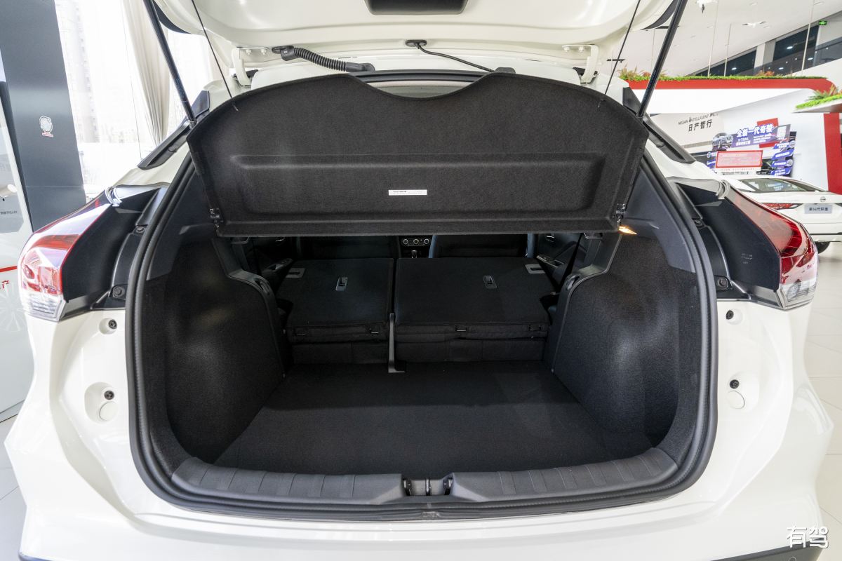 日产轩逸经典款后备箱可以放几个24寸的行李箱