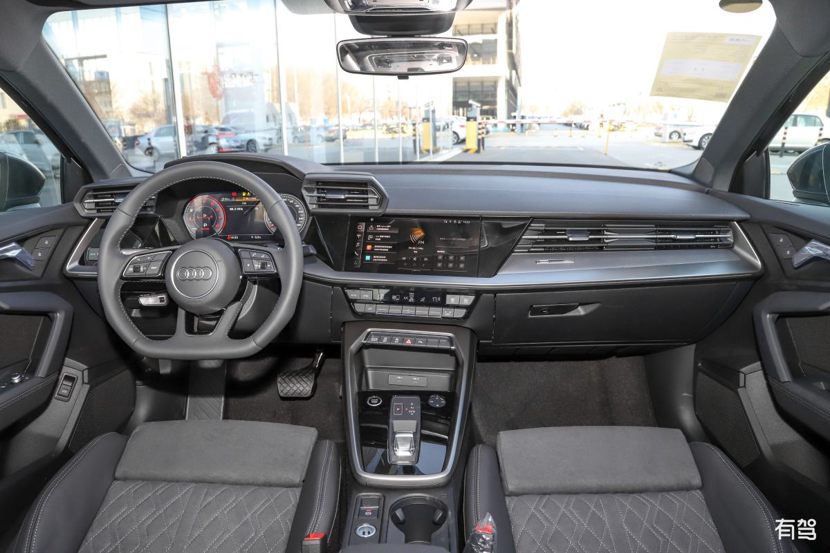 奥迪A3的动力系统和驾驶感受如何？