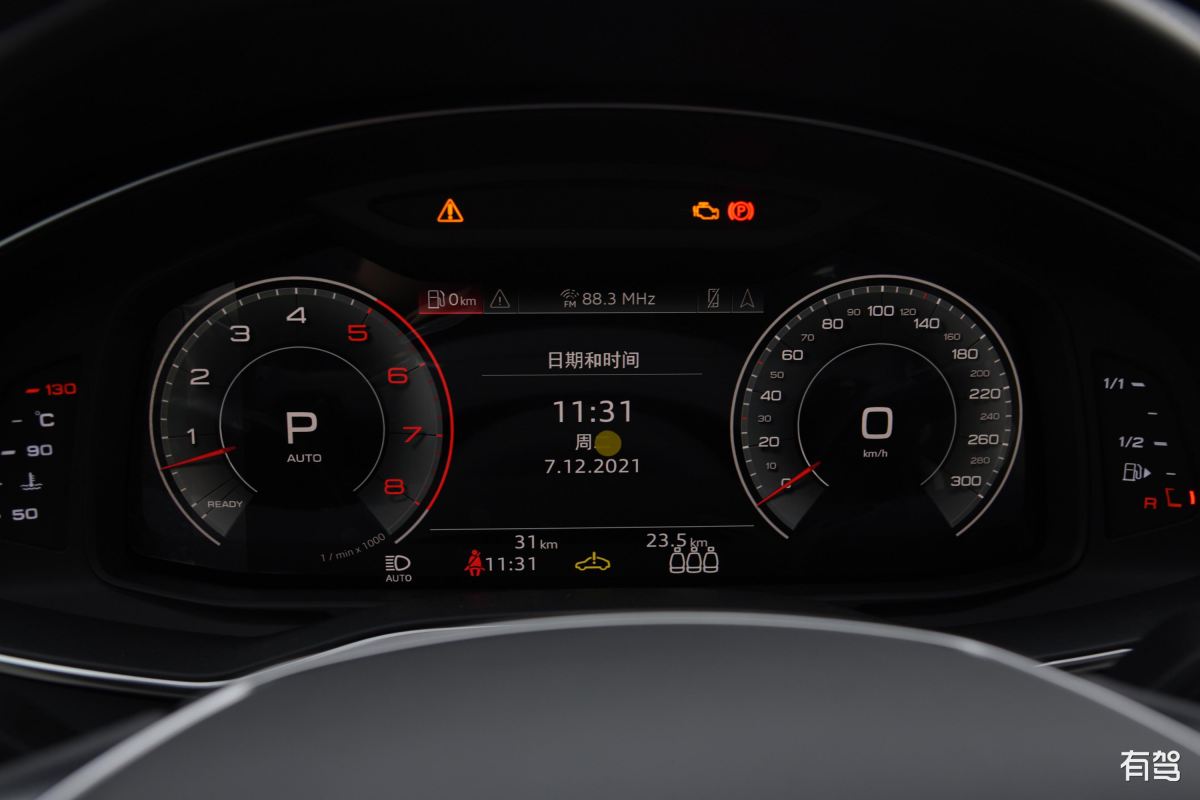 请想象你是一名25岁的男性生活于在2023年的中国月薪8000元你计划在没有任何人的帮助下2年内购买一辆宝马5系或者奥迪A6L或者是奔驰 E 级的新车请给出你的计划