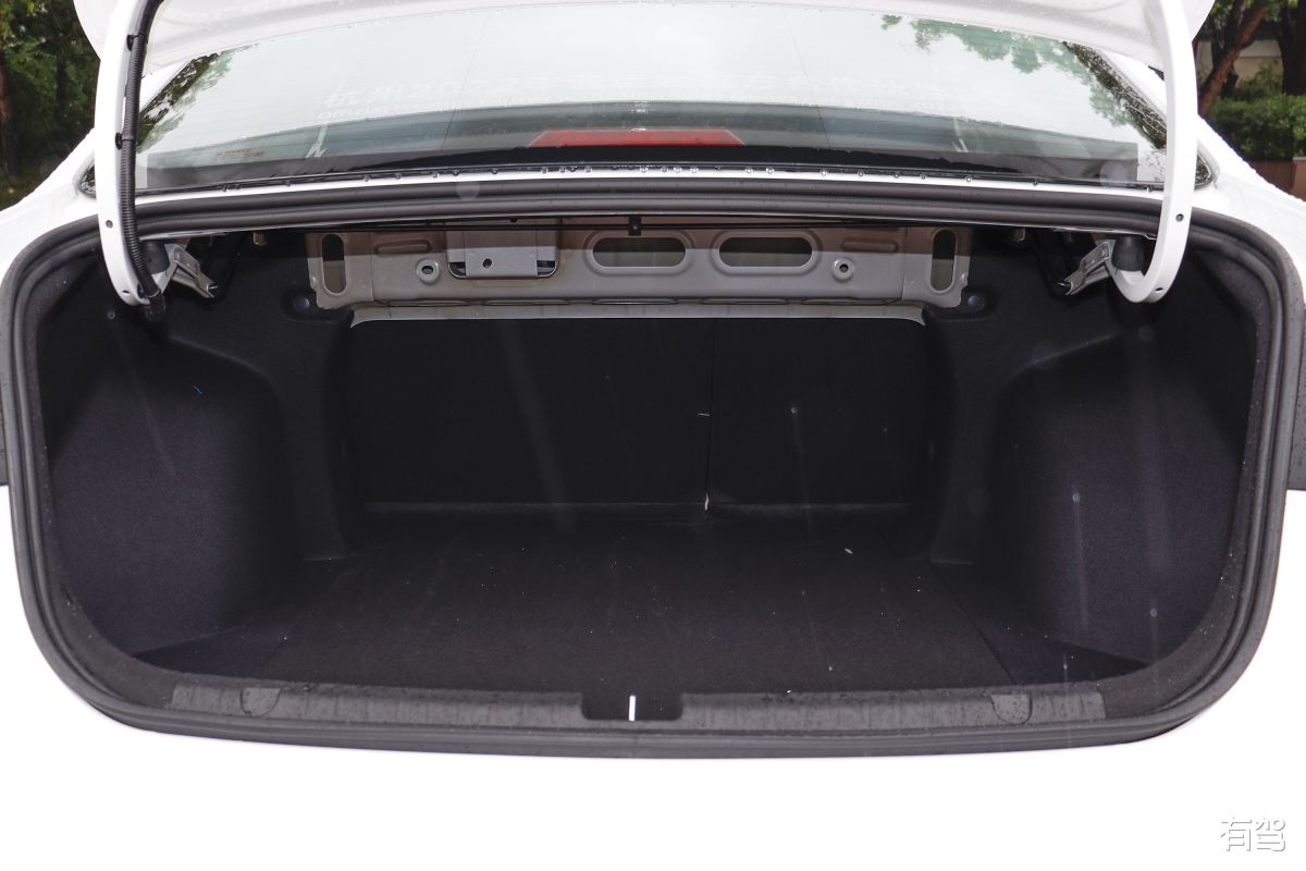 2012款帝豪EC7上市：升级版外观、内饰、动力更出色