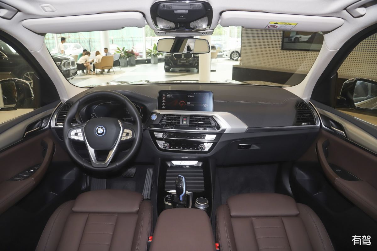 宝马3系：性能、豪华、舒适的完美结合