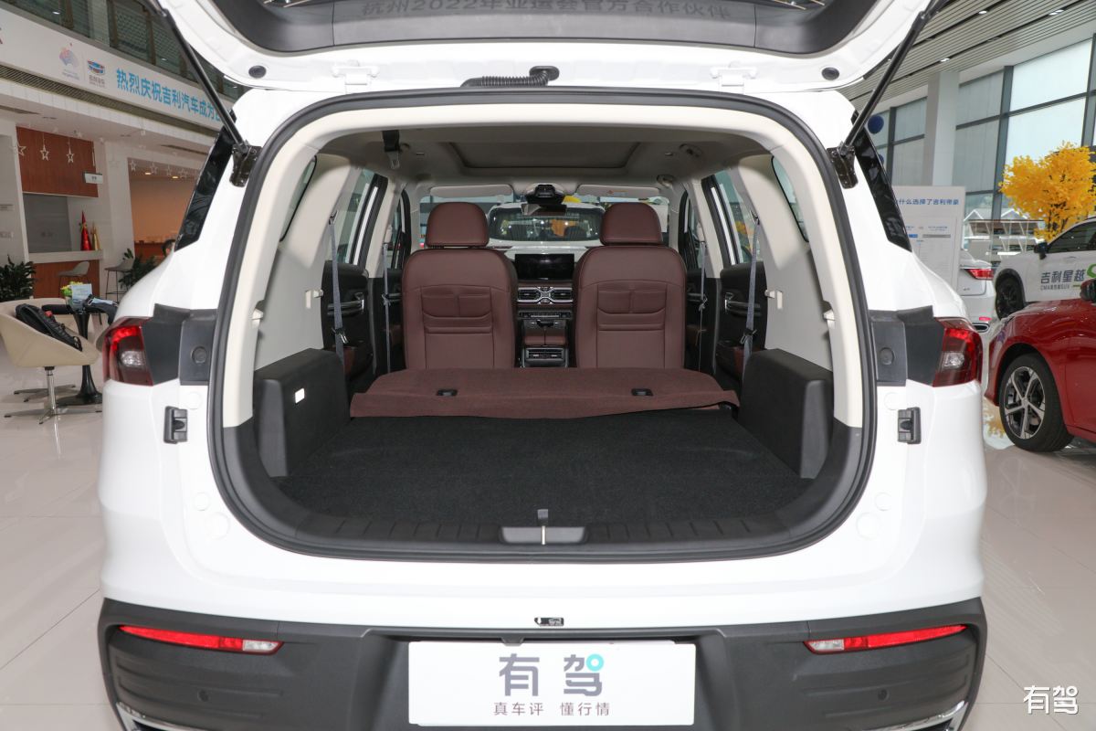 五菱缤果车测评：颜值高，实用性强的小糖果 | 开启缤纷旅程！