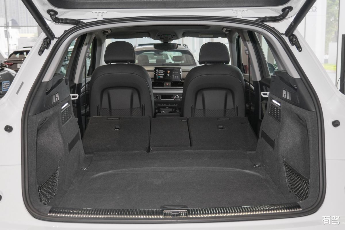 2021款奥迪Q5L后排放倒纯平吗 200字