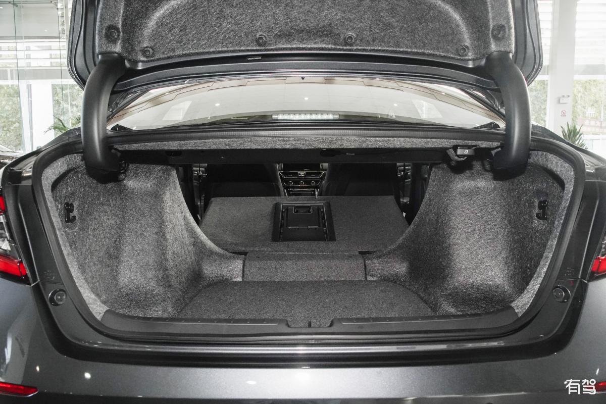 4S店保养车辆接待对话：本田雅阁常规保养