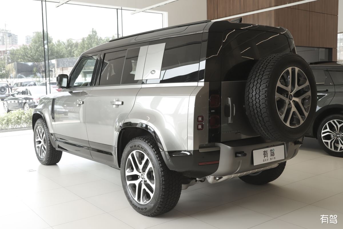 路虎汽车：豪华、性能与越野的完美结合