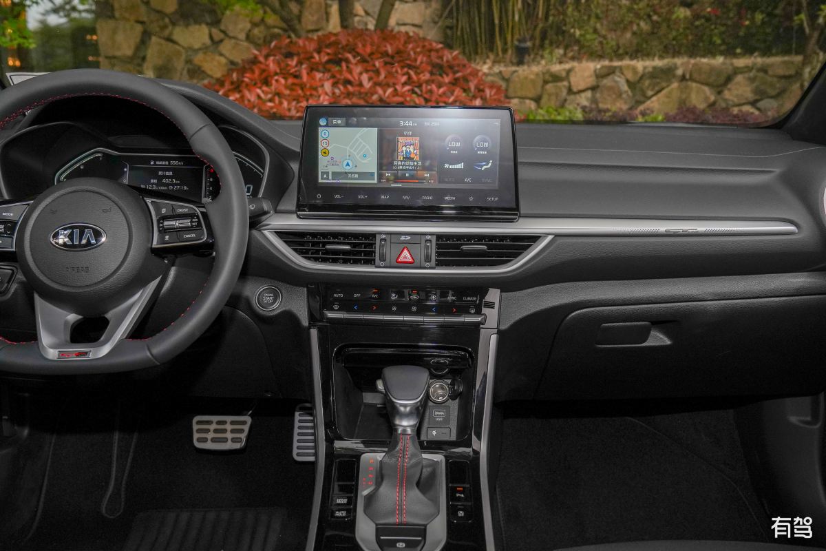起亚全新K3内饰谍照将于4月正式上市