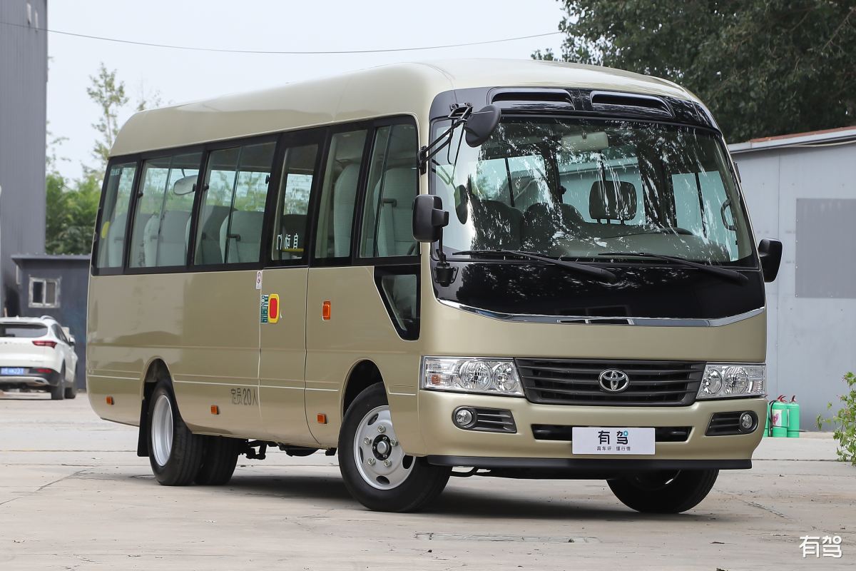 丰田考斯特汽车的燃油经济性和环保性能怎么样？