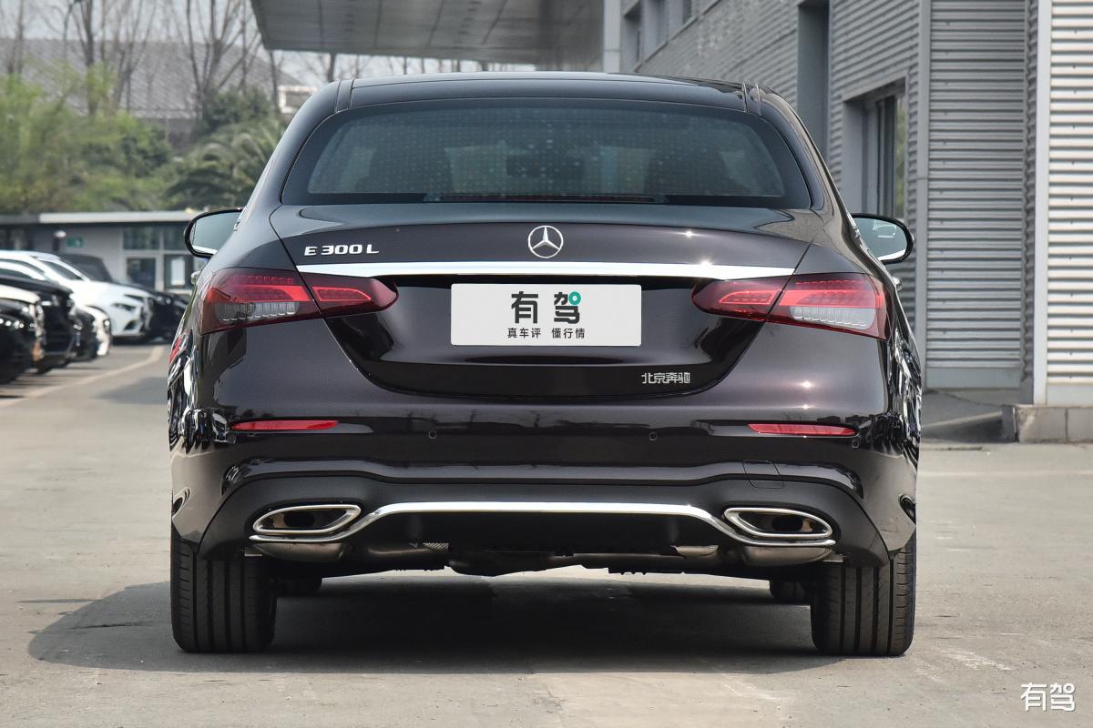 奔驰,奔驰e级,2022款 改款二 e 300 l 运动豪华型