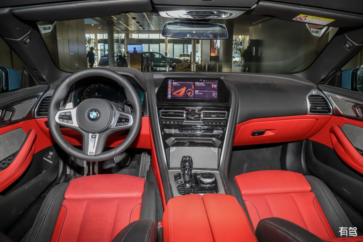 宝马8系评测：豪华与性能的完美结合