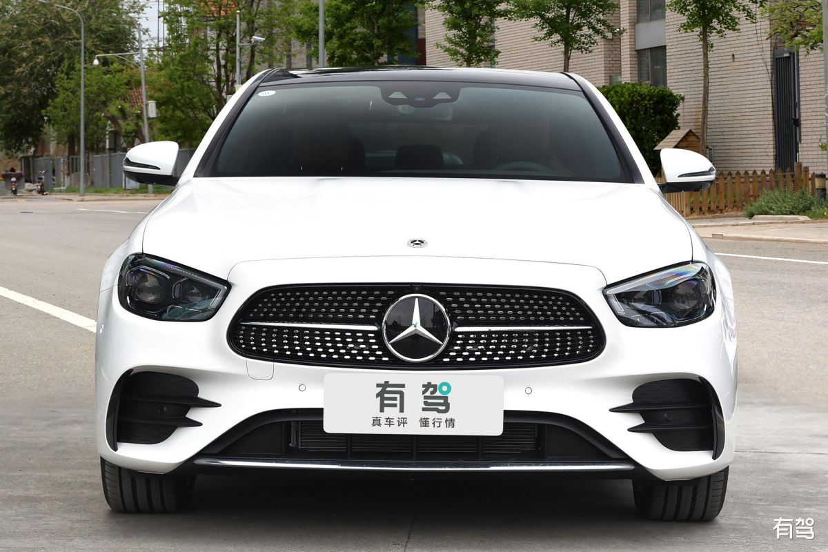 奔驰,奔驰e级,2022款 改款 e 300 l 运动尊贵型