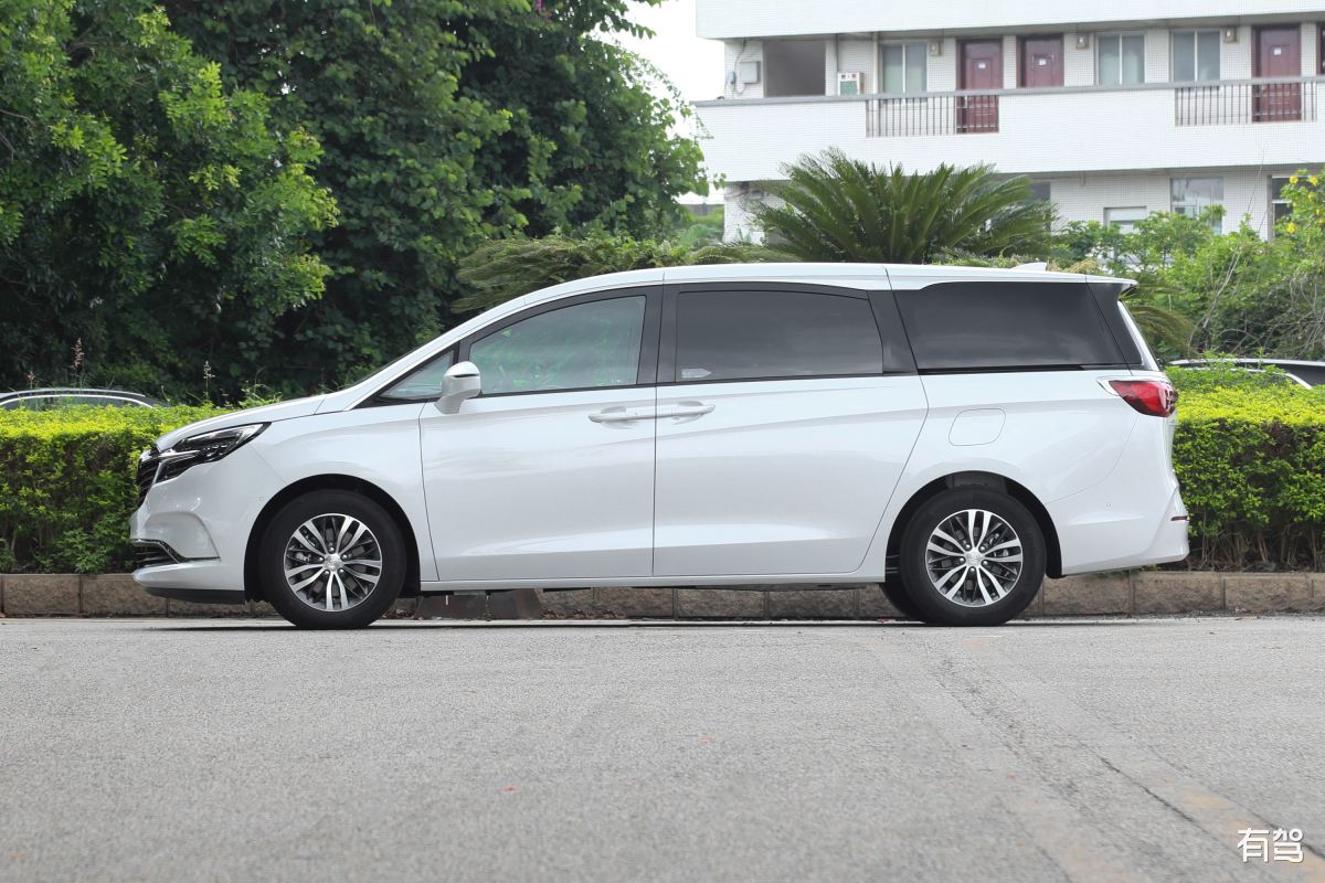 MPV汽车：多功能出行之选