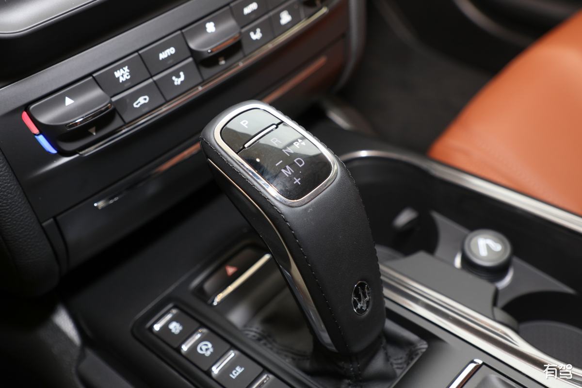 我做了一个关于Studio Ghibli Pins的b2c的wordpress网站帮我生成一个网站的tagline用英语来写包含关键词 Studio Ghibli Pins