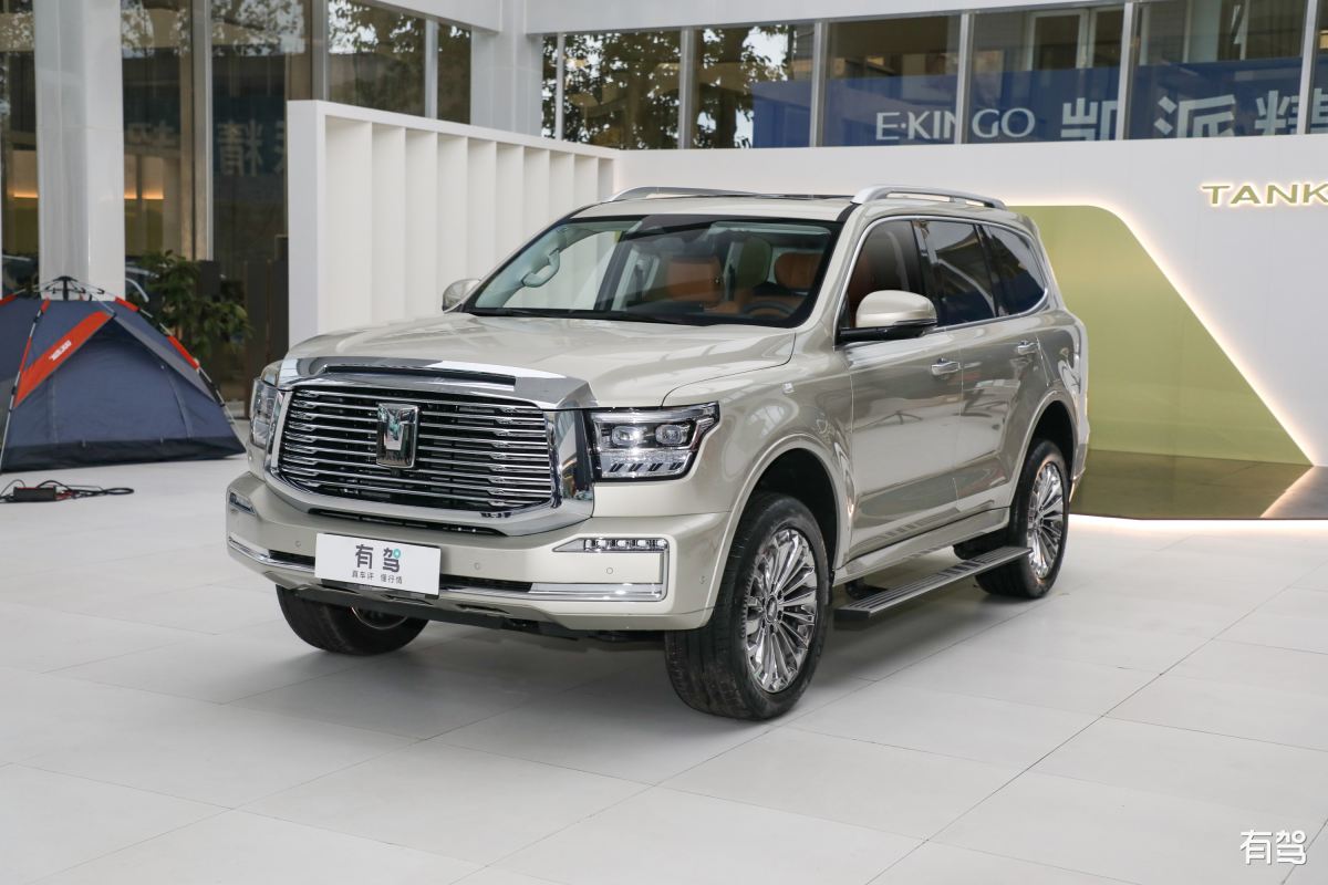 写一个5分钟介绍坦途汽车的幽默对话文案