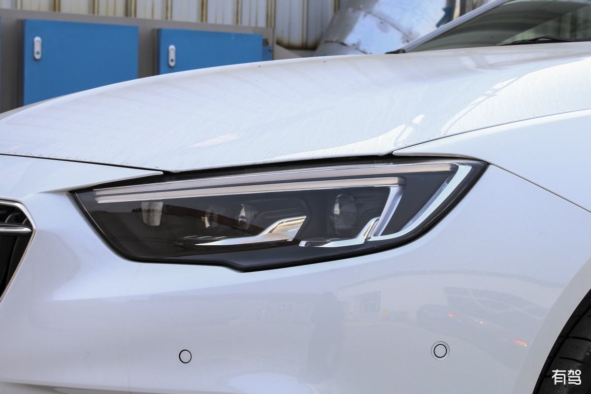 奥迪a6l后杠亮条凹陷凹陷不是太严重去哪里找专业修复？专业修复是否要拆下来修呢？ 200字