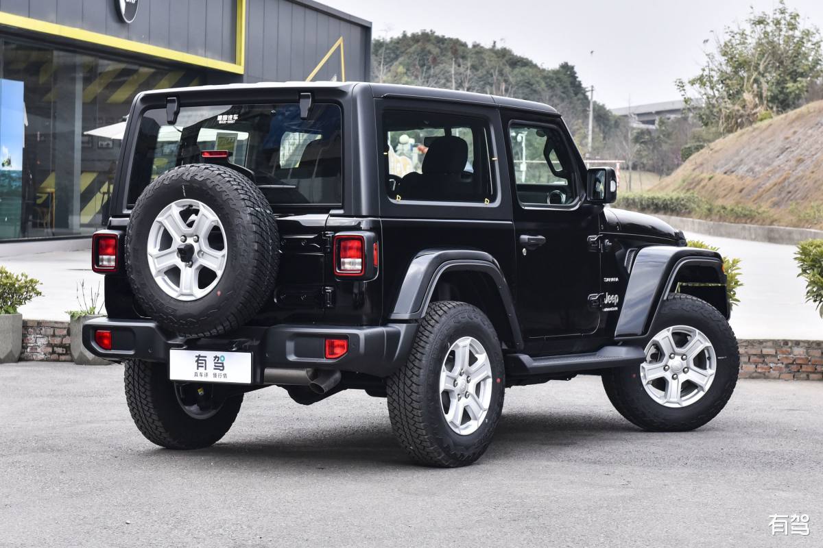 达尔优牧马人各代的重量Jeep Wrangler各代的重量如下：1 第一代1987-1995 1555至1760千克2 第二代1996-2006 1515至1875千克3 第三代2007-2018 1635至1968千克4 第四代2018至今 1861至2027千克注：具体的重量可能因车型、配置等因素而有所不同。继续