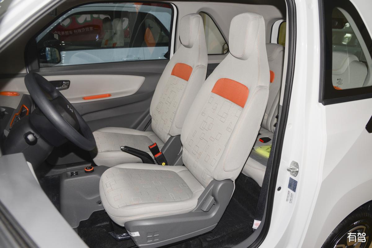 极氪x四座五座区别？