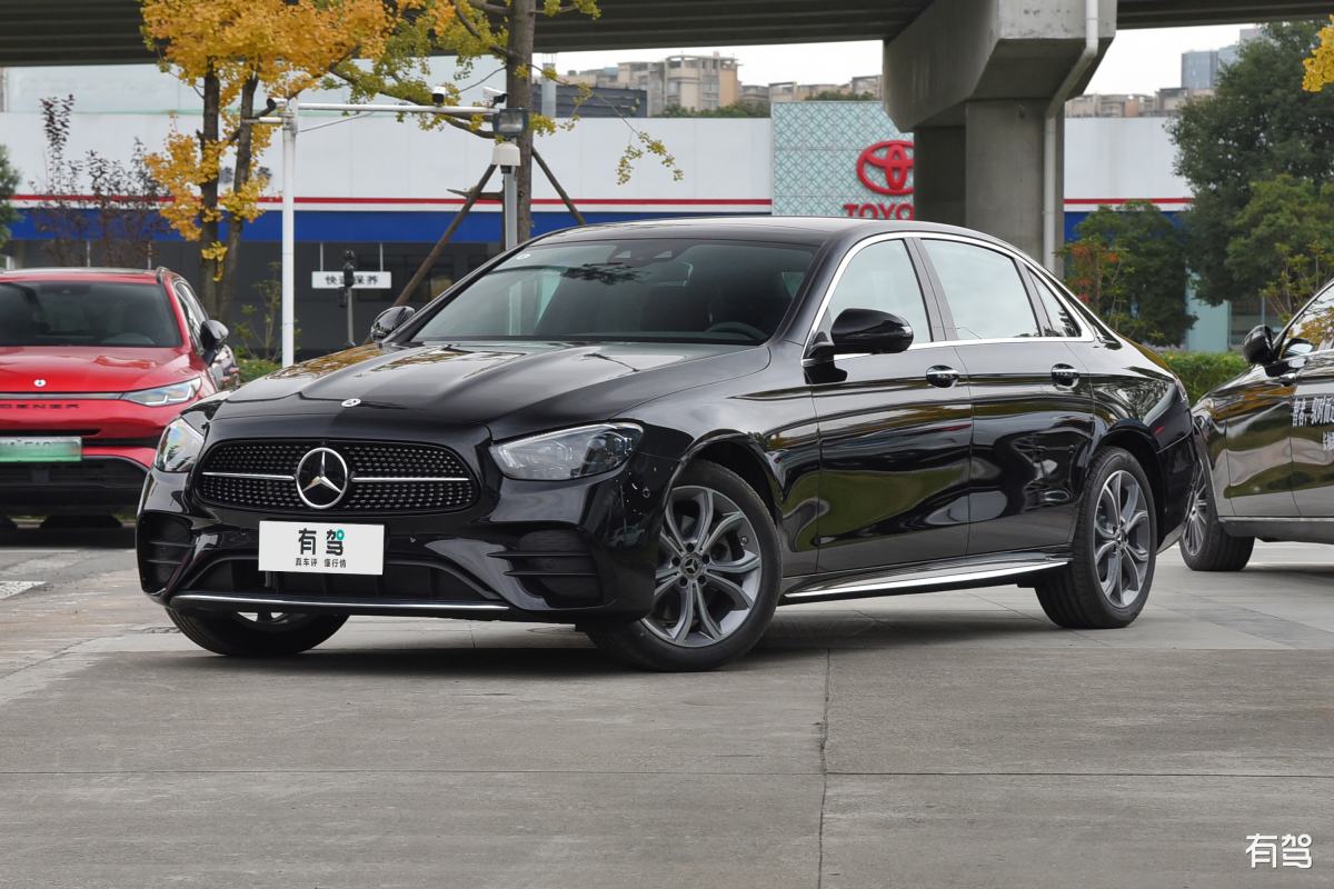 奔驰,奔驰e级,2022款 e 300 l 运动尊贵型