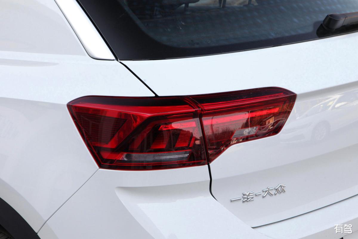 大众都有后备箱尾灯并在哪些位置并用图片显示出来