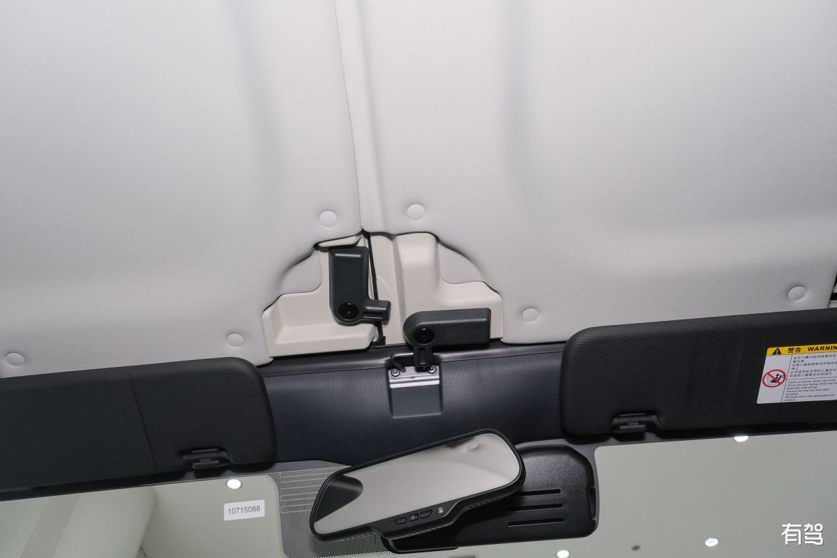 汽车后背门内板拉深筋