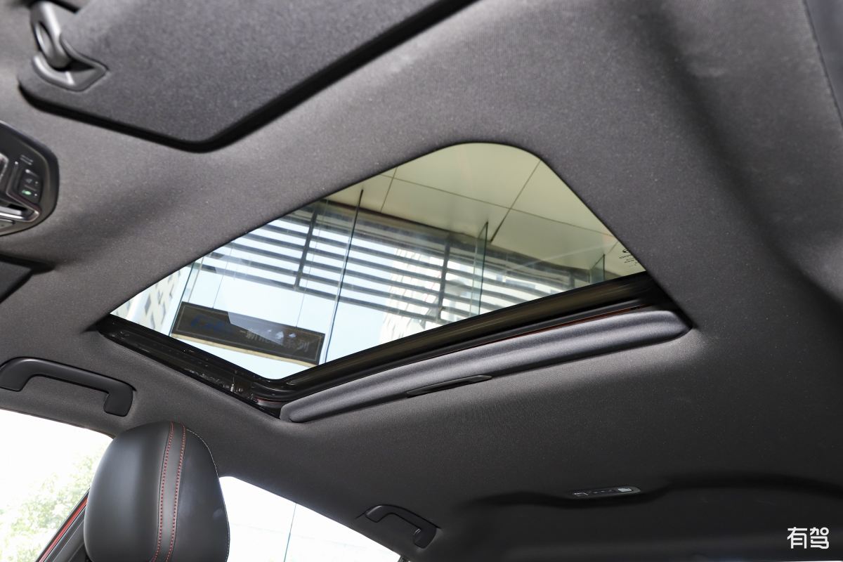 影豹J15 vs J16: 性能对比，哪款更强？