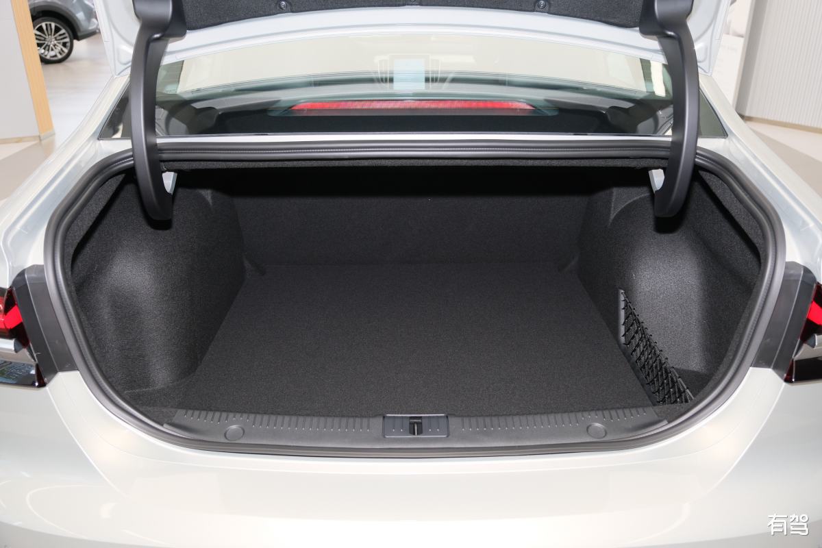 r汽车,r汽车 er6,2021款 新动版 620km 智享版