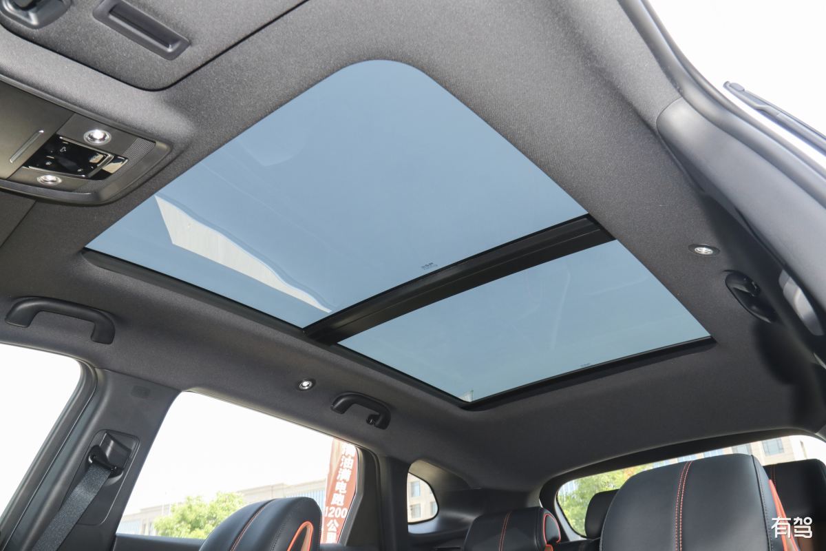 比亚迪宋PLUS DMI冠军版评测：豪华与科技并存的驾驶体验