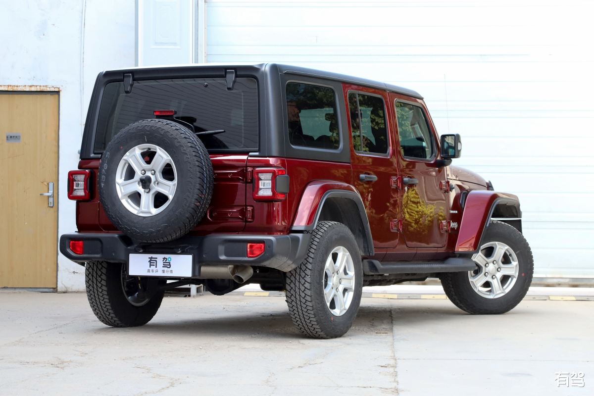 写一个5分钟的关于jeep牧马人罗宾汉汽车的脱口秀短视频文案