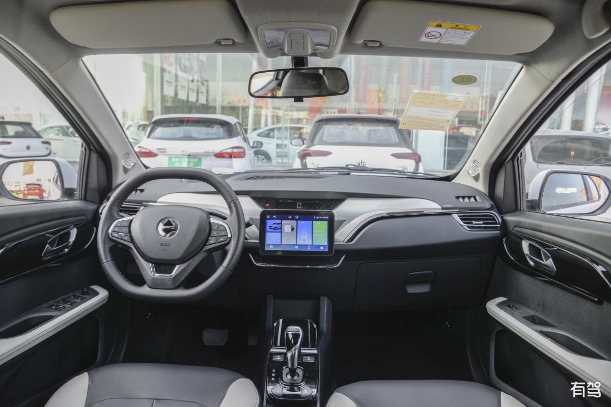 长安睿驰M80：司机视角解读 - 豪华、性能与安全兼具