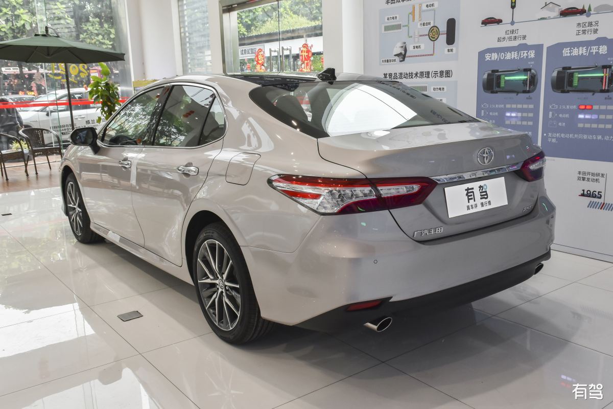 凯美瑞汽车的价格和配置比较怎样？